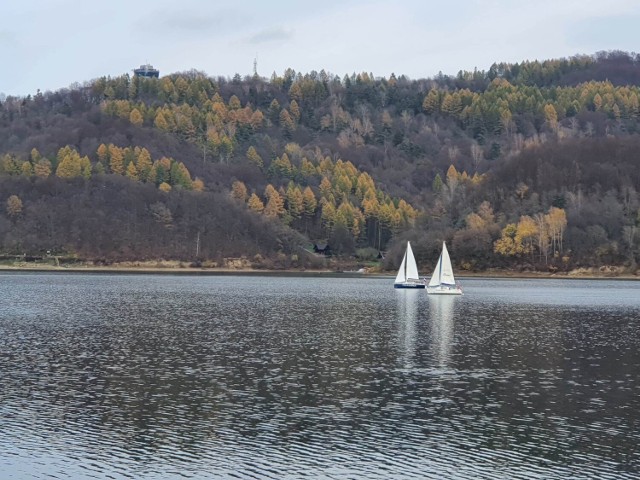 Jezioro Solińskie w listopadzie.