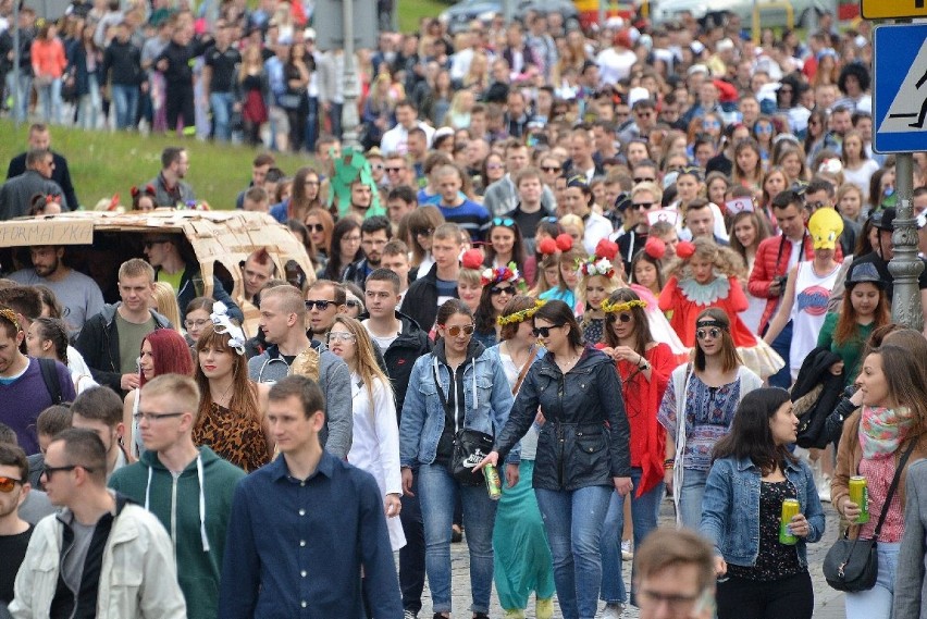 Juwenalia 2016 w Kielcach. Korowód pełen fantazyjnych postaci