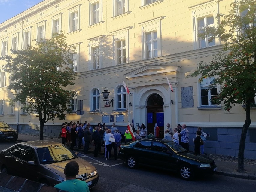 Protest przed sądem w Chełmnie. Byli także mieszkańcy Świecia [zdjęcia]