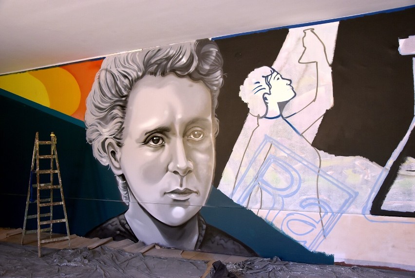 W I LO w Pile powstał nowy mural. Przedstawia on patronkę szkoły. Zobaczcie zdjęcia