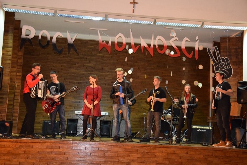 Rock Wolność  koncert w Liceum Ogólnokształcącym im. K. K....