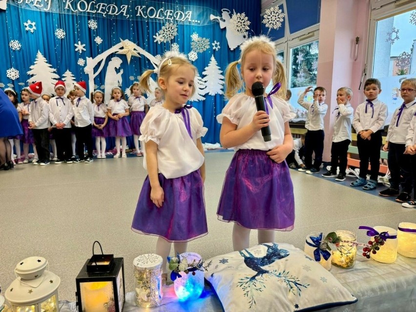 Piękny koncert w Przedszkolu Samorządowym numer 14 w Kielcach. Starsze dzieci zaśpiewały dla młodszych kolegów i koleżanek
