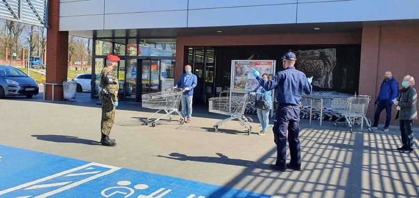 Gniezno: wzmożone patrole policjantów, żołnierzy oraz strażników miejskich podczas świąt wielkanocnych