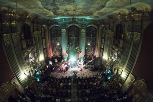 Jednym z wydarzeń festiwalu jest koncert w zabytkowych wnętrzach zamku Książ.
