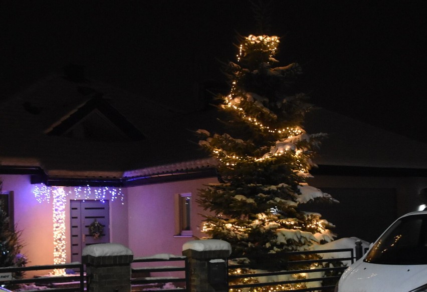 Malbork. Świątecznie oświetlone posesje na Wielbarku. Mieszkańcy tej dzielnicy zadbali o bożonarodzeniowy klimat w swojej okolicy