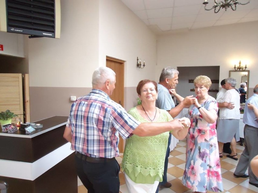 Pleszewscy emeryci udowadniają, że tańczyć i dobrze się bawić można w każdym wieku