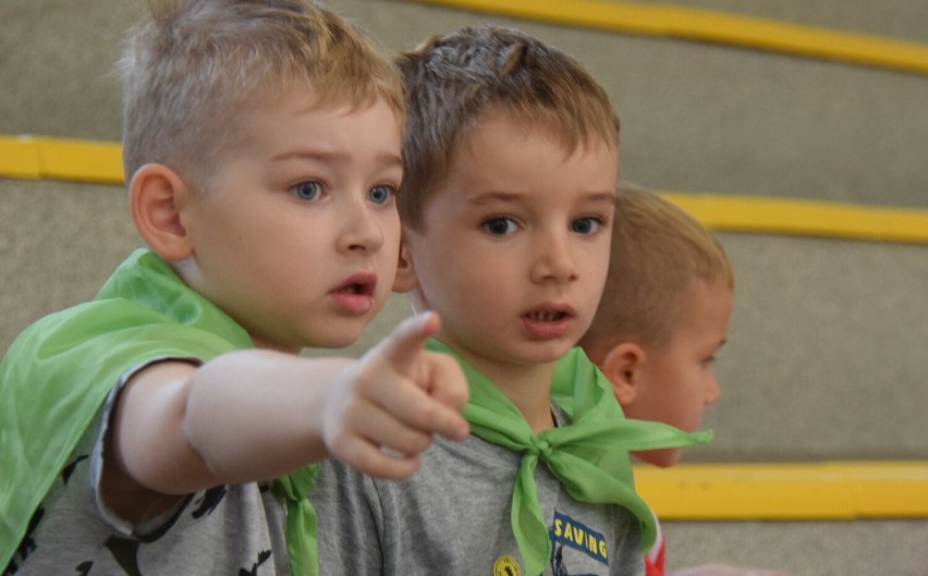 I Krośnieńska Przedszkoliada Piłkarska. W hali przy ul. Legionów była sportowa rywalizacja, dużo emocji i świetna zabawa [ZDJĘCIA]