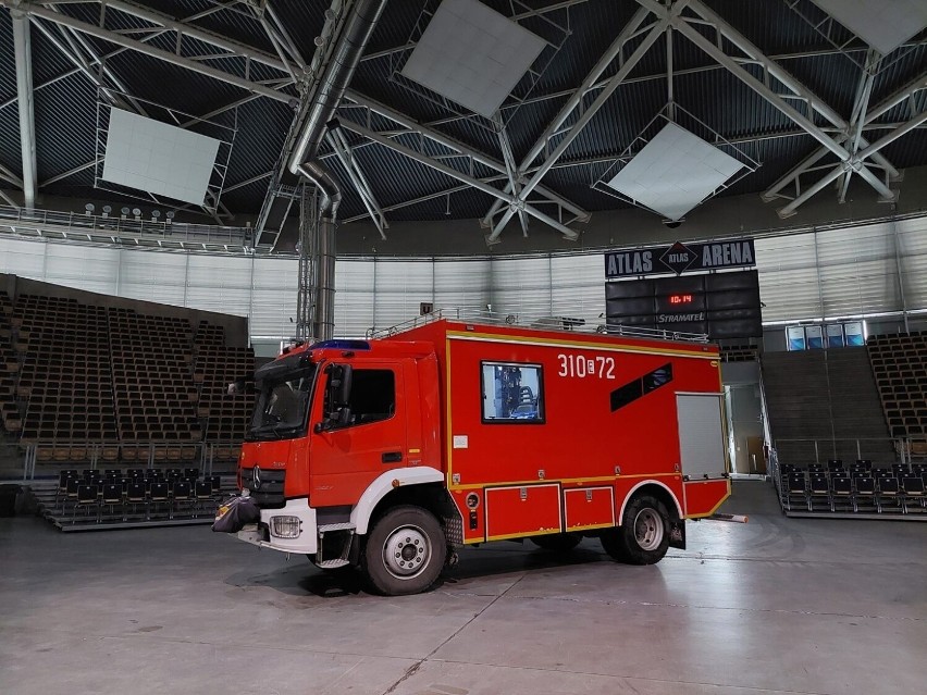 Widowiskowe ćwiczenia straży pożarnej w Atlas Arenie w Łodzi. Zobaczcie co sie działo