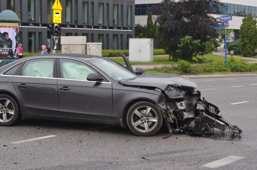 Wypadek na skrzyżowaniu Domaniewskiej z Wołoską