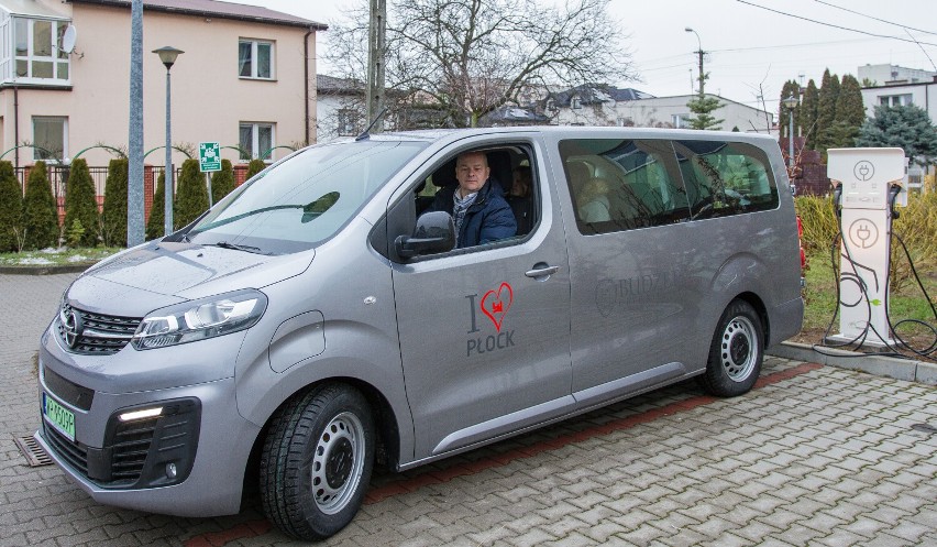 Elektryczny bus trafił do młodzieży ze Specjalnego Ośrodka Szkolno-Wychowawczego nr 2