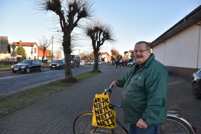 – Wylewanie łatek na asfalcie czy sypanie grysikiem niewiele już daje – mówi Bogdan Mądrawski