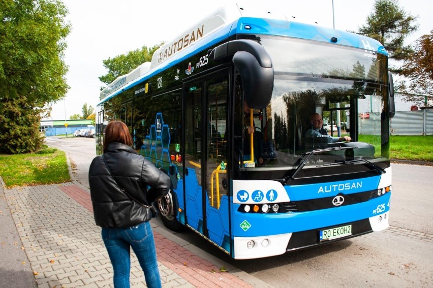 Kraków. MPK testuje kolejny autobus wodorowy. Pojazd przez najbliższe tygodnie zagości na linii numer 128