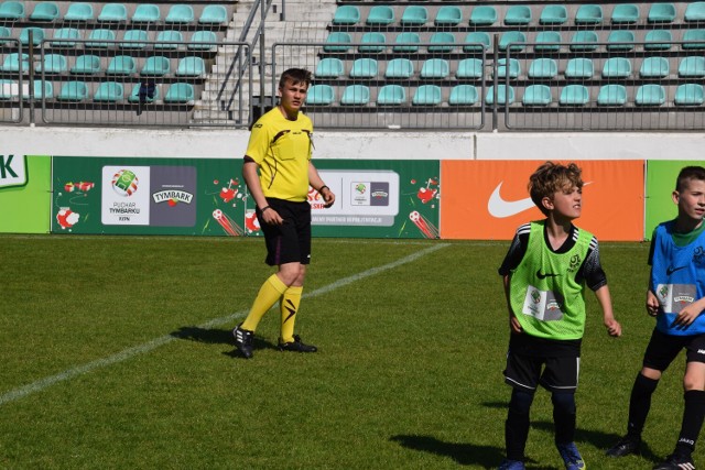 Sędzia Michał Kaszubowski w przerwie między prowadzeniem meczów zdawał maturę