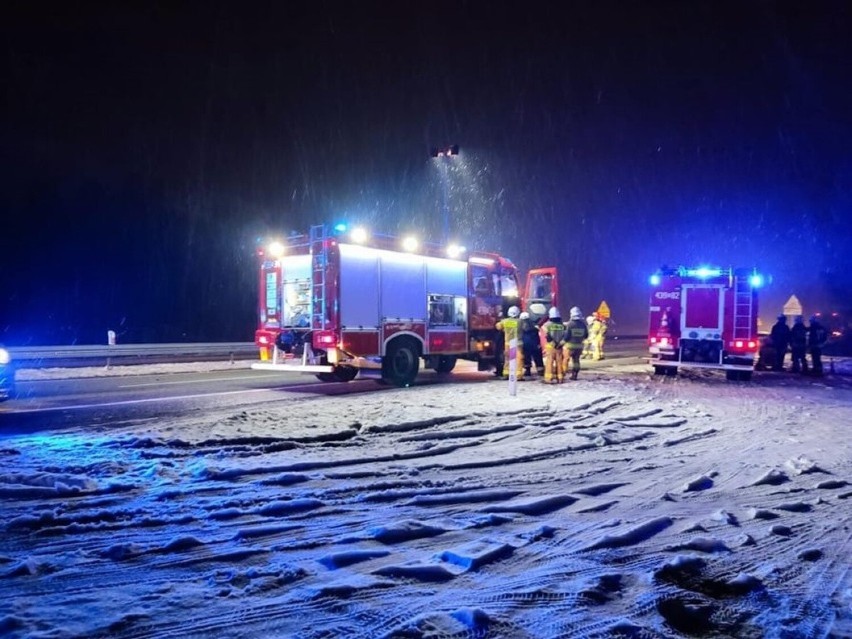 Koszmarny wypadek na Wiślance. Pieszy został dwukrotnie potrącony, zmarł na miejscu