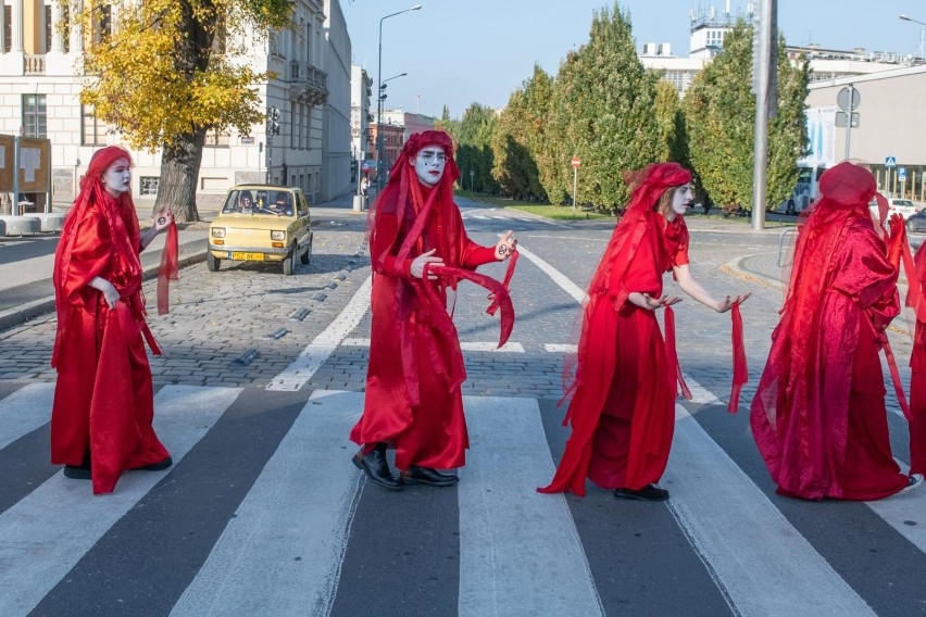 Marsz Czerwonych Wdów przejdzie ulicami Bydgoszczy.