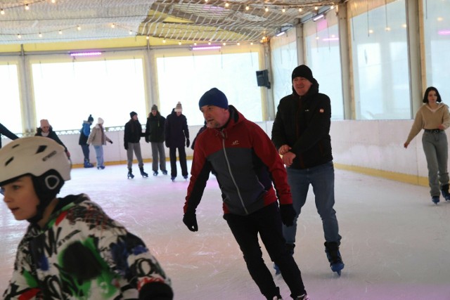 Sztuczne lodowisko Na Stadionie w Kielcach w niedzielę, 21 stycznia było oblegane przez łyżwiarzy. 


Zobacz zdjęcia