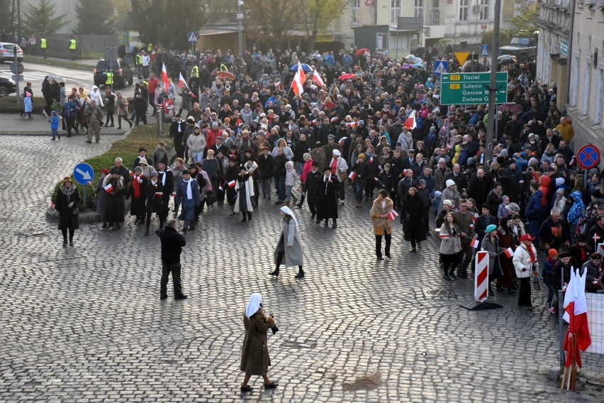 Batalistyczne widowisko i koncert pieśni patriotycznych były...