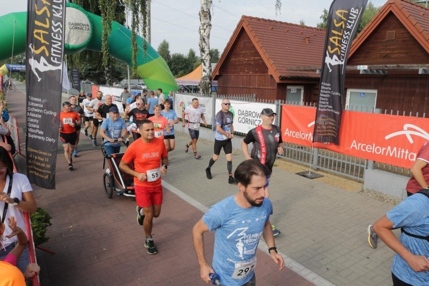 Start i meta XIII Półmaratonu Dąbrowskiego znajdowały się na...