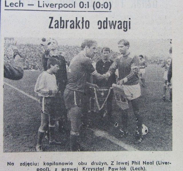 19 września 1984 roku na Bułgarskiej pojawił się mistrz Anglii - Liverpool. W starciu pierwszej rundy Pucharu Europy Kolejorz przegrał 0:1 po golu Johna Warka.

Lechici w pierwszej połowie wyglądali na bardzo wystraszonych i zdeprymowanych wizytą sławnego przeciwnika. W przerwie trener Wojciech Łazarek wstrząsnął podopiecznymi i na drugą odsłonę z szatni wyszła już zupełnie inna drużyna. Adamiec i Kofnyt trafiali w poprzeczkę, a Grobbelaar miał sporo roboty. Ku rozpaczy 30. tysięcy widzów po jednej groźnej akcji goście objęli prowadzenie. W rewanżu liverpoolczycy nie pozostawili złudzeń, kto jest lepszy, wygrywając na Anfield aż 4:0.

ZOBACZ TAKŻE:
Najlepsze mecze Lecha Poznań w europejskich pucharach

Lech Poznań na wesoło - Spodenki Wasilewskiego, kibic u wróżbity, taniec Arboledy [FILMY, SONDA]