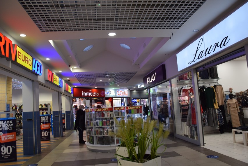 Tesco w centrum handlowym Atrium Świętochłowice jest otwarte. Można tu zrobić zakupy