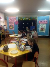 Dzieci malowały owoce. XVIII Międzyświetlicowy konkurs plastyczny w SP 3