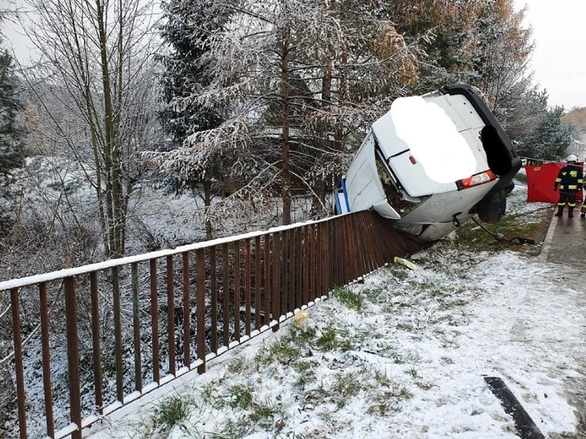 Tragedia w Beskidzie Niskim. Kierowca zginął w wypadku na moście w Łosiu