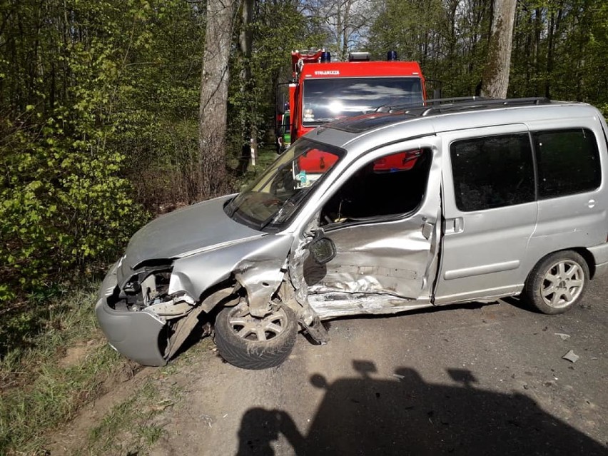 Wypadek w Przewozie - ranny 35-letni kierowca audi