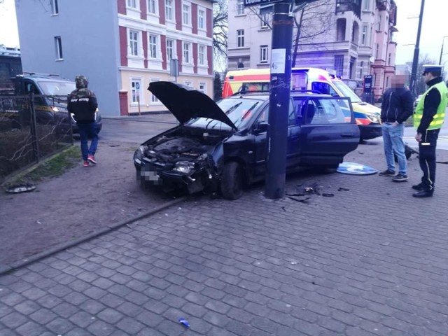 We wtorkowy poranek w centrum Bydgoszczy doszło do wypadku z udziałem dwóch samochodów osobowych.