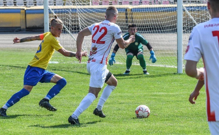 Biało-czerwoni pokonali rezerwy Elany 2:1 w meczu klasy...