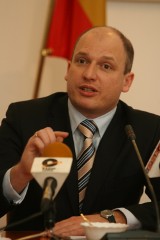 Radny Łukasz Magin zarobi 11 tys. zł brutto w Bełchatowie