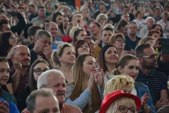 W niedzielę w amfiteatrze Kadzielnia w Kielcach wystąpiła ikona polskiego rocka - zespół Lady Pank. Publiczność dopisała i bawiła się wyśmienicie! Zobacz zdjęcia z tego koncertu NA KOLEJNYCH SLAJDACH>>>

POLECAMY TAKŻE:
Ile kosztuje wychowanie dziecka w Polsce?
