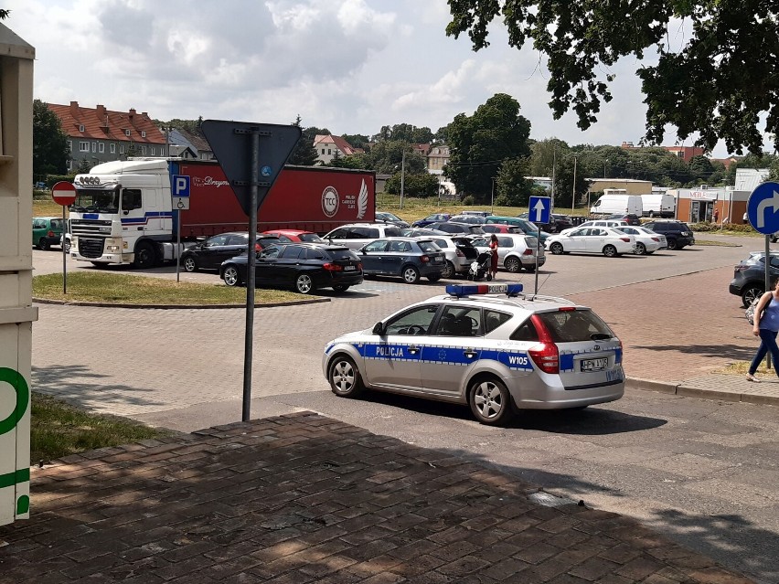 Mistrz kierownicy w centrum Goleniowa. Zastawił parking, interweniowała policja