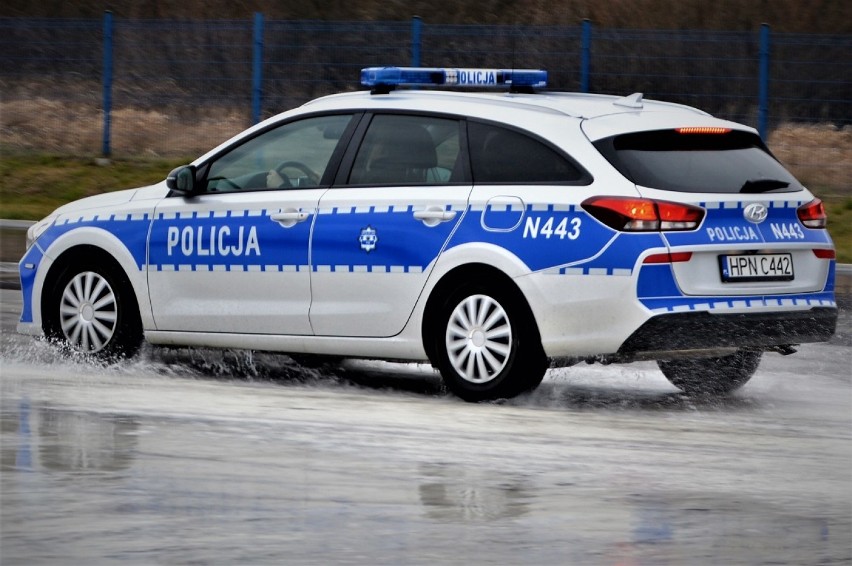 Tczewscy policjanci doskonalili technikę jazdy nowymi radiowozami ZDJĘCIA