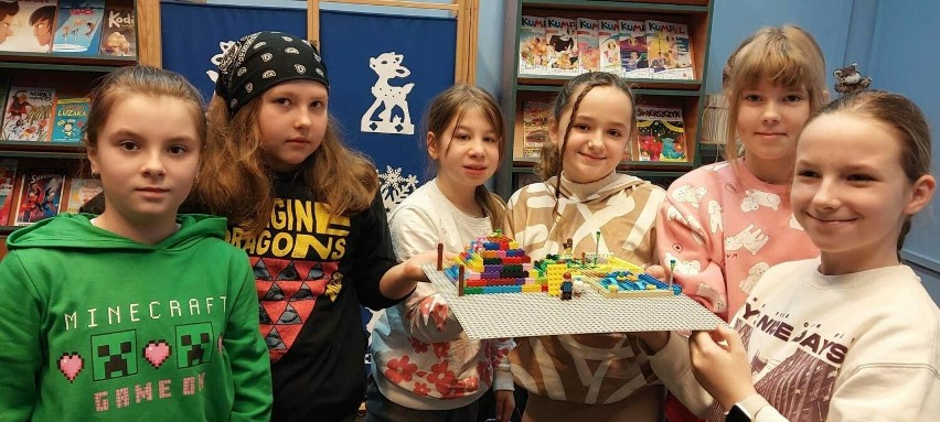W Miejskiej Bibliotece Publicznej otwarto wystawę Świat Lego...