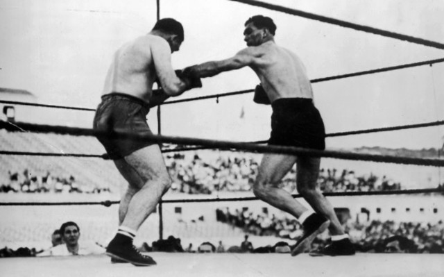 Max Schmeling (z prawej)  i Paulino Uczudun byli przed wojną czołowymi bokserami świata. Każdy chciał walczyć jak oni.