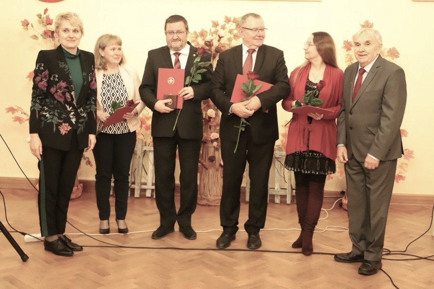 Uroczystość 100-lecia Polskiego Czerwonego Krzyża w sali Starostwa Powiatu Złotowskiego