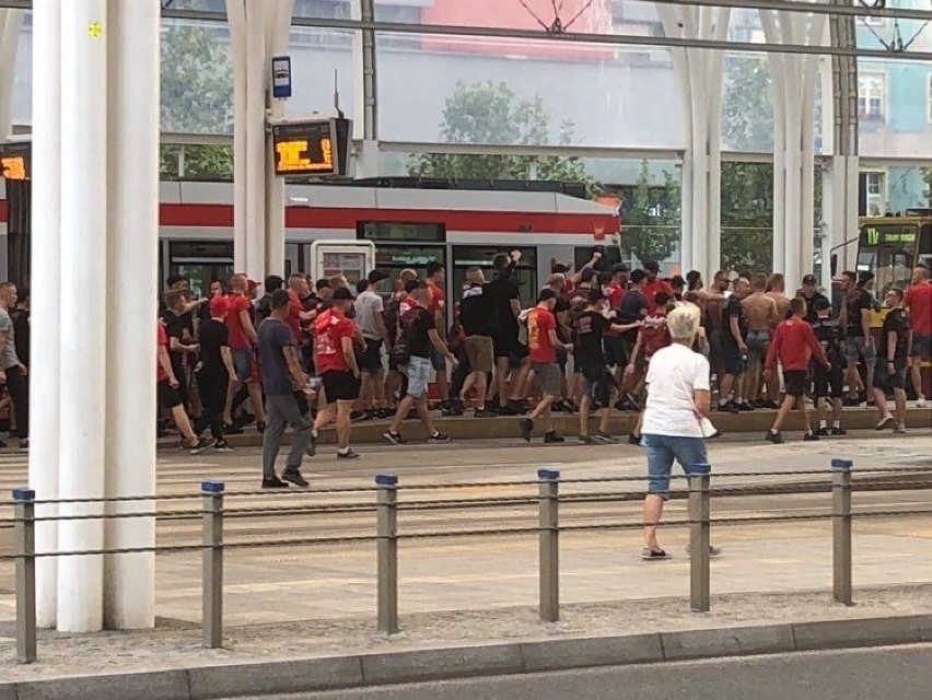 Kibice Widzewa z ul. Piotrkowskiej wyruszyli na 65. derby Łodzi! Zobaczcie zdjęcia