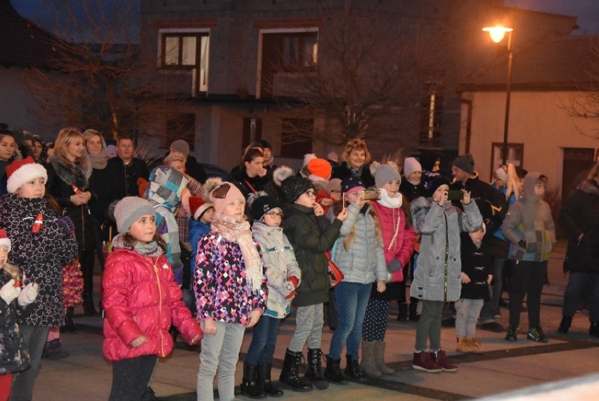 Nekla: Zamiast na saniach Mikołaj przyjechał do dzieci na motorze [FOTO, FILM]