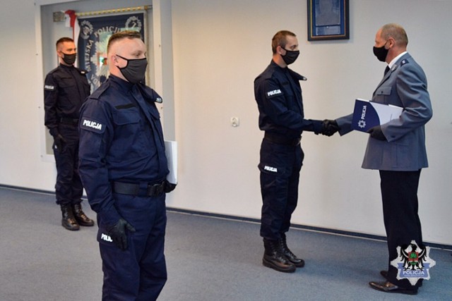 Nowi policjanci w Wałbrzychu złożyli uroczyste  ślubowanie. Brakuje już tylko dwóch funkcjonariuszy