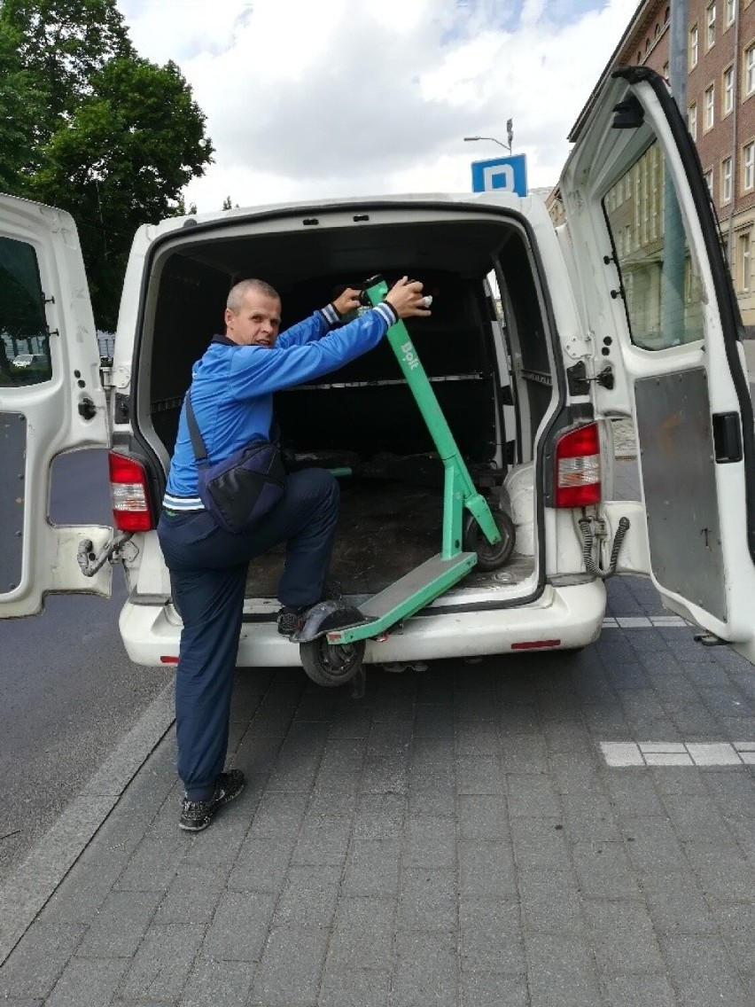 "Wywóz źle zaparkowanych hulajnóg na parking miejski to...