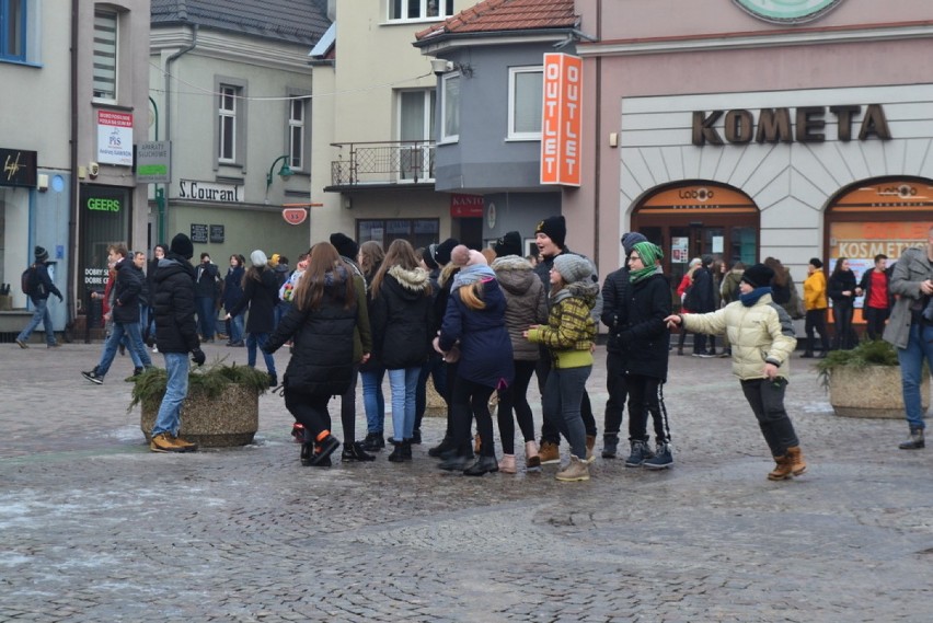 Zabawa po wykonaniu poloneza na lublinieckim rynku 1.02.2019