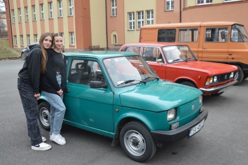 Skarżysko - Kamienna w PRL-u. Niesamowita wystawa w II Liceum z ponad tysiącem eksponatów 