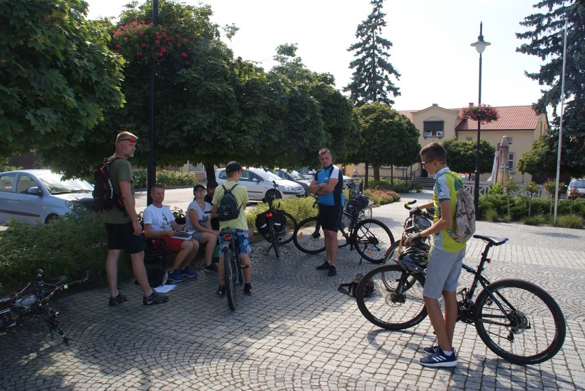 Poznawali gminę Dolsk oraz jej okolicę z rowerowego...