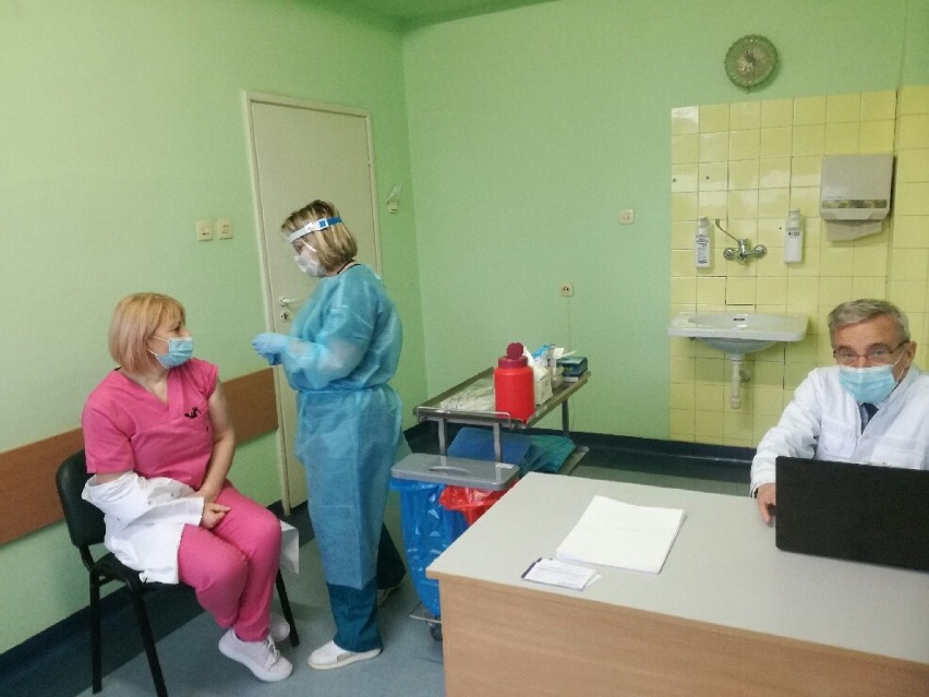 Ruszyła pierwsza tura szczepień personelu w pleszewskim szpitalu