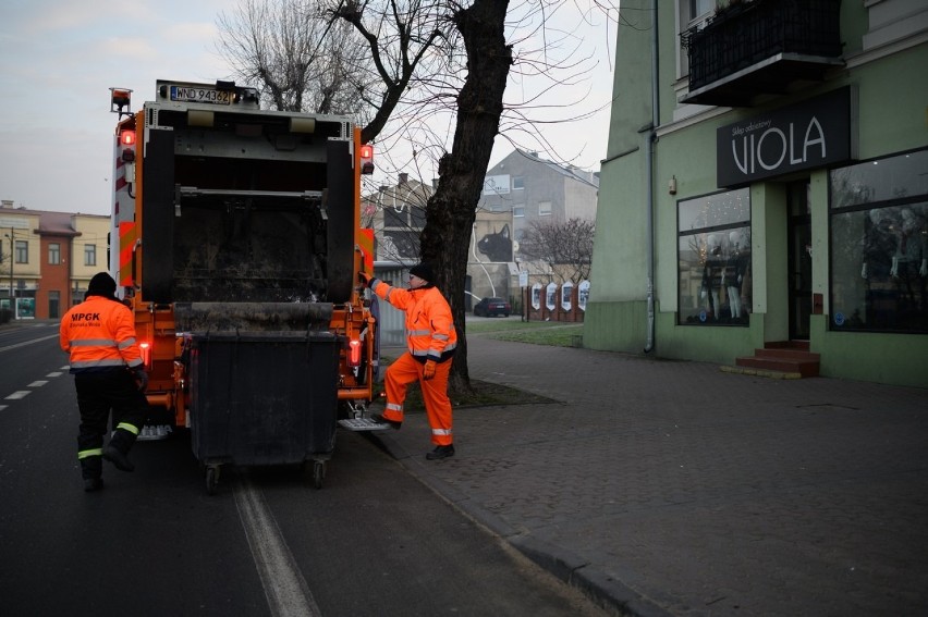 Miejskie śmieciarki już pracują. MPGK 2 stycznia odebrało...