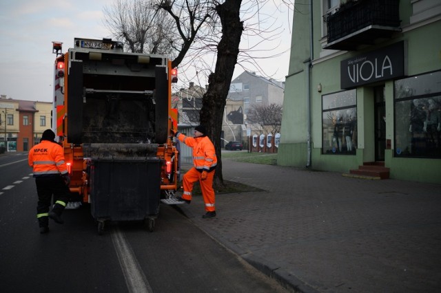 Miejskie śmieciarki już pracują. MPGK 2 stycznia odebrało pierwsze śmieci