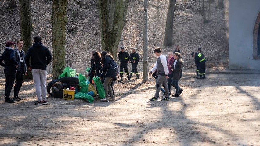 Sprzątanie Parku 3 Maja w Chodzieży: To były już 19 porządki "U Żyda" (FOTO)