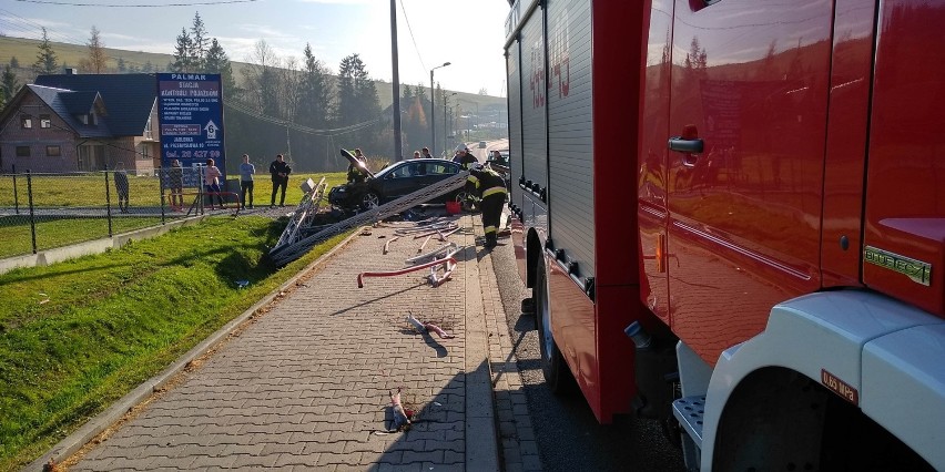 Wypadek na "chyżniance". Auto wjechało w przejście dla pieszych [ZDJĘCIA]