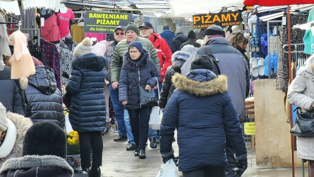 Targowisko w Kielcach we wtorek, 23 stycznia. Zobacz kolejne zdjęcia>>>