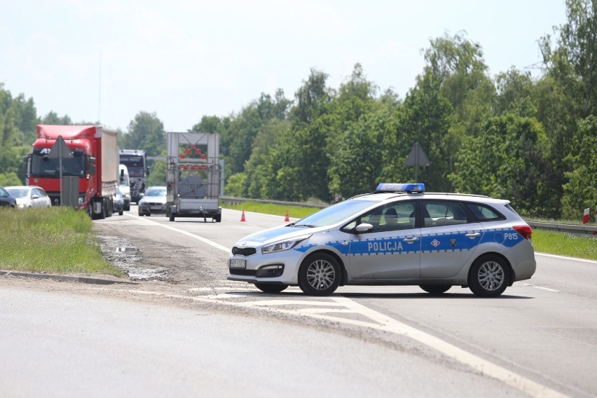 Wypadek na S1 w Sosnowcu. Zginął motocyklista przygnieciony przez ciężarówkę, droga była zablokowana przez kilka godzin